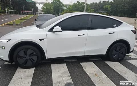 Tesla Model Y 2025 купить в Москве